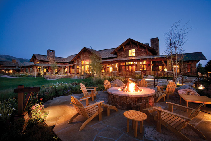 Fire-Pit-view-of-Clubhouse